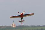Předveď a prodej 2006 - V popředí Velox Revolution II. z Orion Models, v pozadí kostelík na vrchu Chvojen